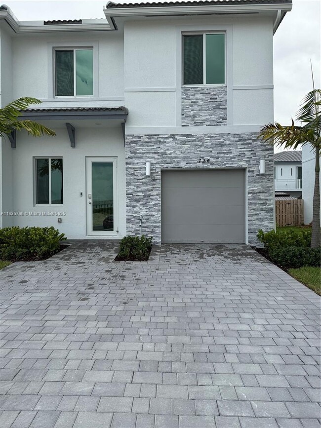 property at 726 SE 13th Ct