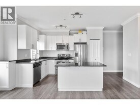 11580-11223 223 St in Maple Ridge, BC - Building Photo