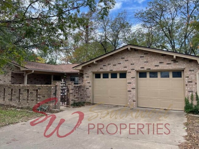 1210 Cleveland Ave in Stephenville, TX - Building Photo - Building Photo