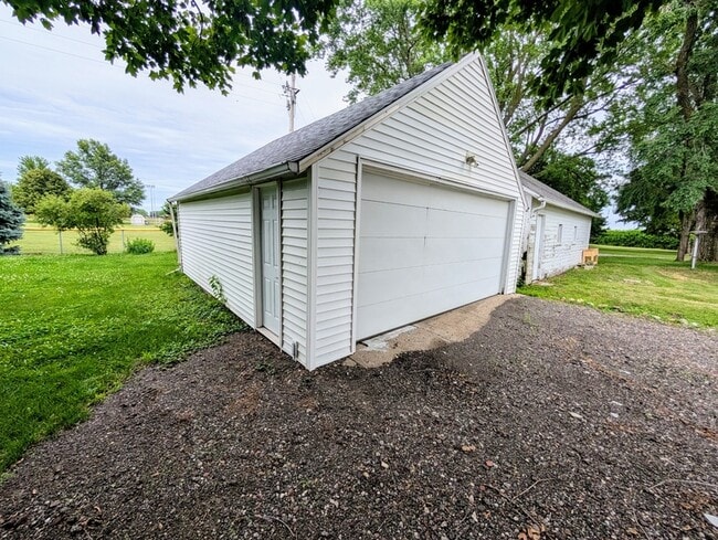 707 10th Ave in Sully, IA - Building Photo - Building Photo