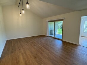 42058 Village 42 in Camarillo, CA - Building Photo - Building Photo