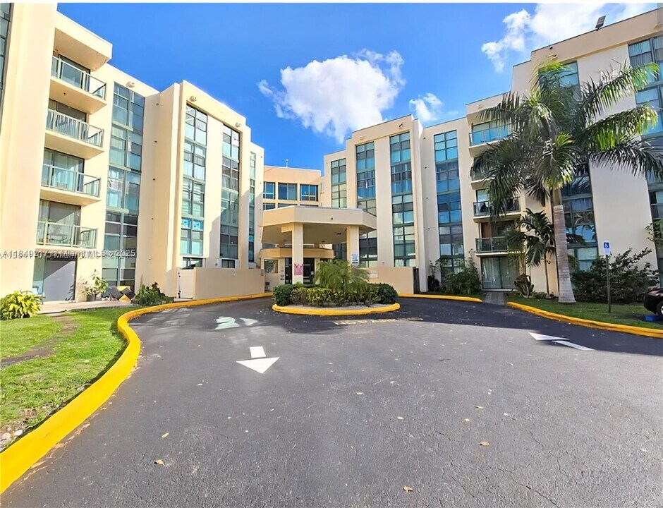 2075 SW 122nd Ave in Miami, FL - Building Photo