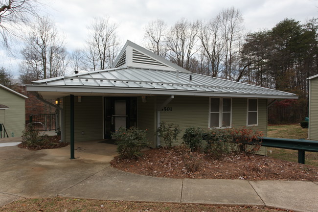 Applewood Apartments in Greensboro, NC - Building Photo - Building Photo