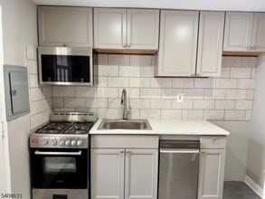 10 Beech Spring Dr in Summit, NJ - Building Photo - Building Photo