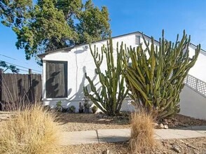2610 Helix St in Spring Valley, CA - Foto de edificio - Building Photo