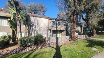 1350 N Escondido Blvd in Escondido, CA - Building Photo