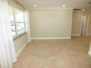 121 SW 8th Ct in Boynton Beach, FL - Building Photo - Building Photo