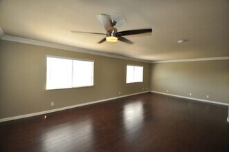 2119 Elsinore St in Los Angeles, CA - Foto de edificio - Building Photo