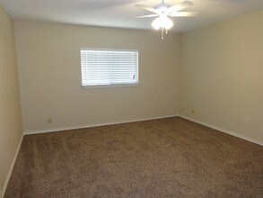 9307 Sunlit Pt in San Antonio, TX - Building Photo - Building Photo