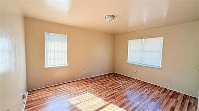 1560 Danube Dr in Dallas, TX - Foto de edificio - Building Photo