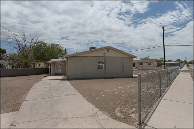 103 Helms Rd in El Paso, TX - Building Photo - Building Photo