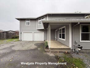 821 B St in Petaluma, CA - Building Photo - Building Photo