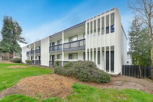 Manhattan Apartments - Normandy Park in Normandy Park, WA - Building Photo