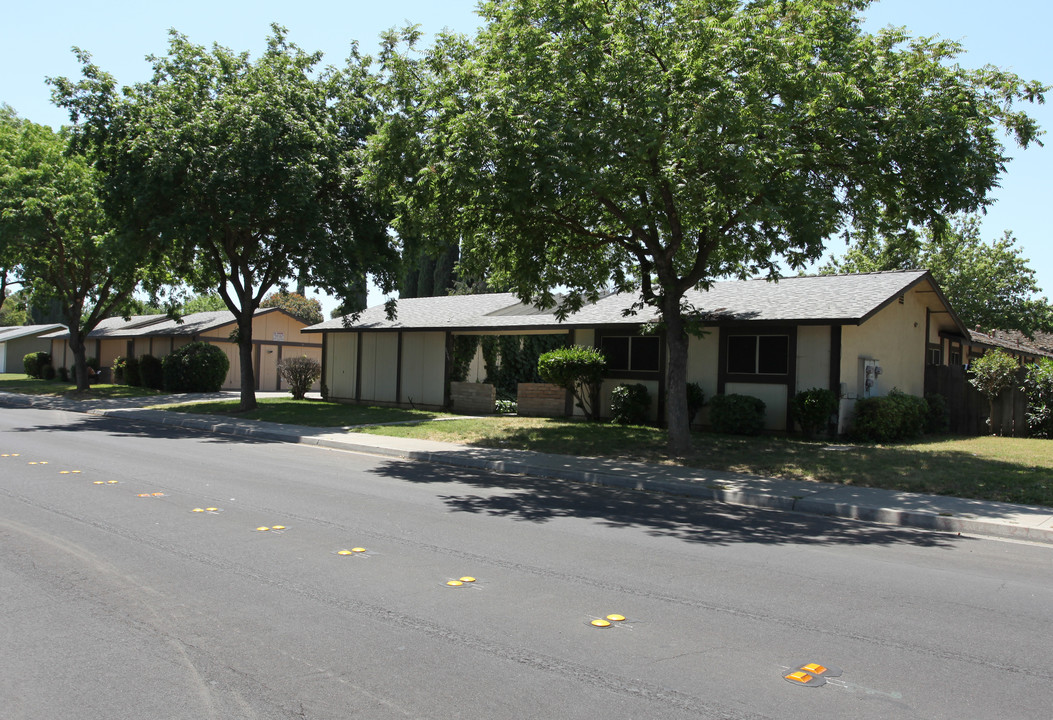 3321-3325 Sherwood Ave in Modesto, CA - Building Photo