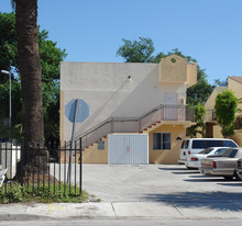 1145 NW 2nd St Apartamentos