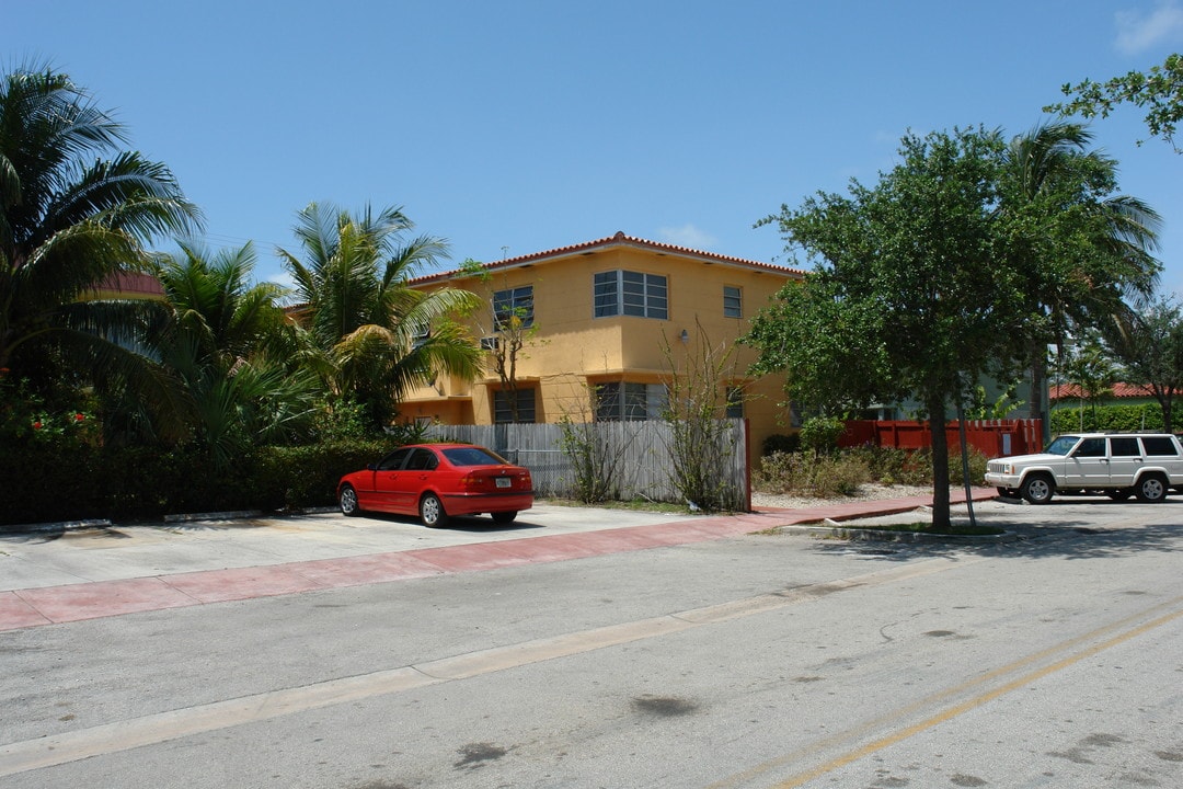 1016-1018 Biarritz Dr in Miami Beach, FL - Building Photo