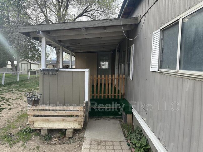 242 Adams St in Elko, NV - Building Photo - Building Photo