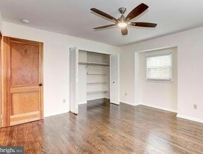 7110 Ayers Meadow Ln in Springfield, VA - Building Photo - Building Photo