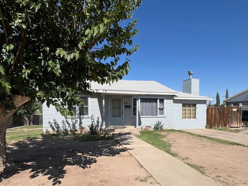 1805 Alaska Ave in Alamogordo, NM - Building Photo