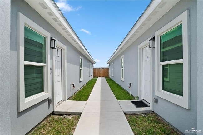 13 Notre Dame Ave in McAllen, TX - Building Photo - Building Photo