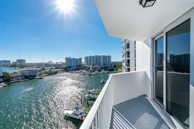 7933 West Dr in North Bay Village, FL - Building Photo - Building Photo