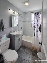 299 Chestnut Ave, Unit 1 in Boston, MA - Foto de edificio - Building Photo