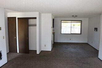 14800 NE 5th St in Vancouver, WA - Building Photo - Building Photo