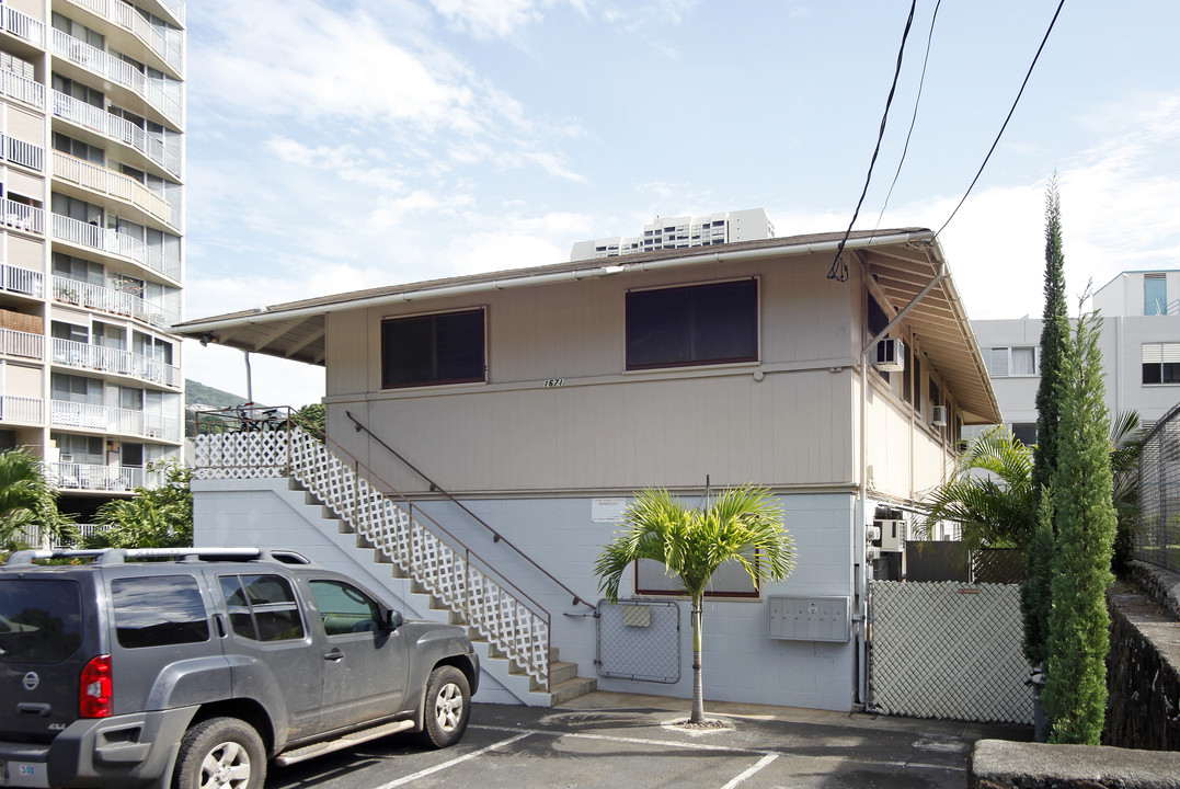 1671 Pensacola St in Honolulu, HI - Building Photo