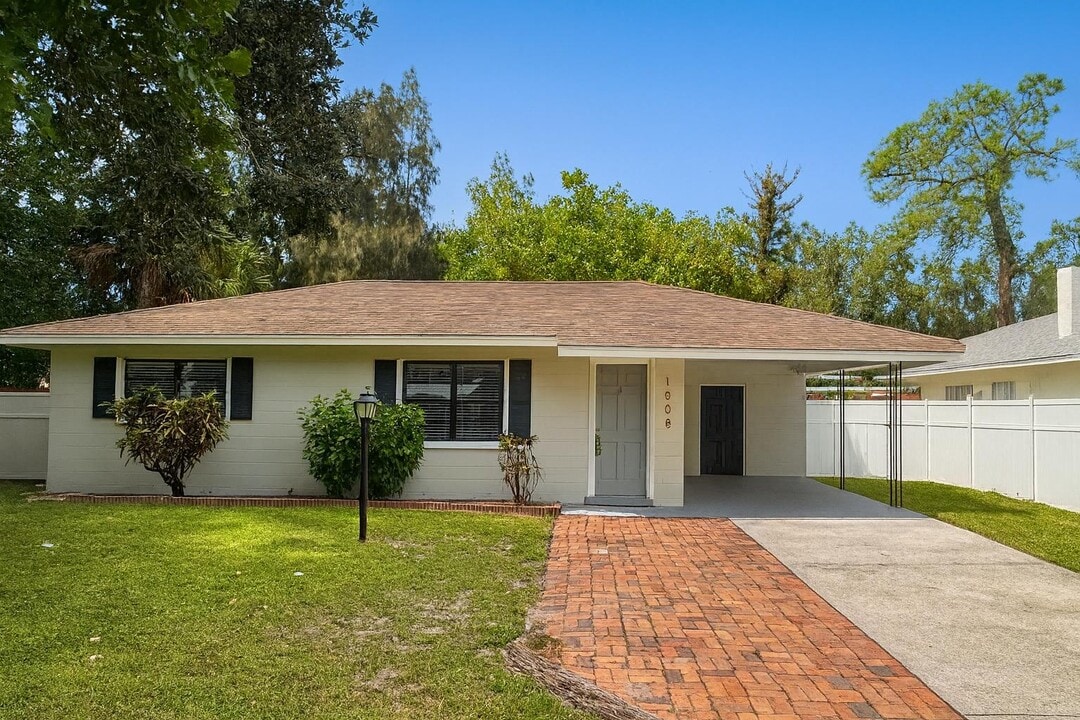 1008 39th St W in Bradenton, FL - Building Photo