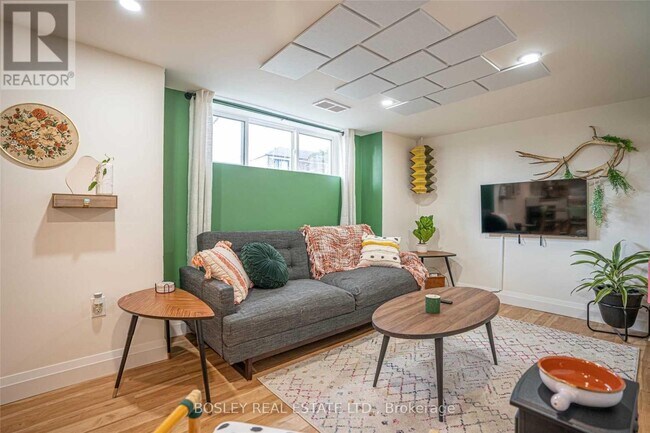 property at 7 Colfax St