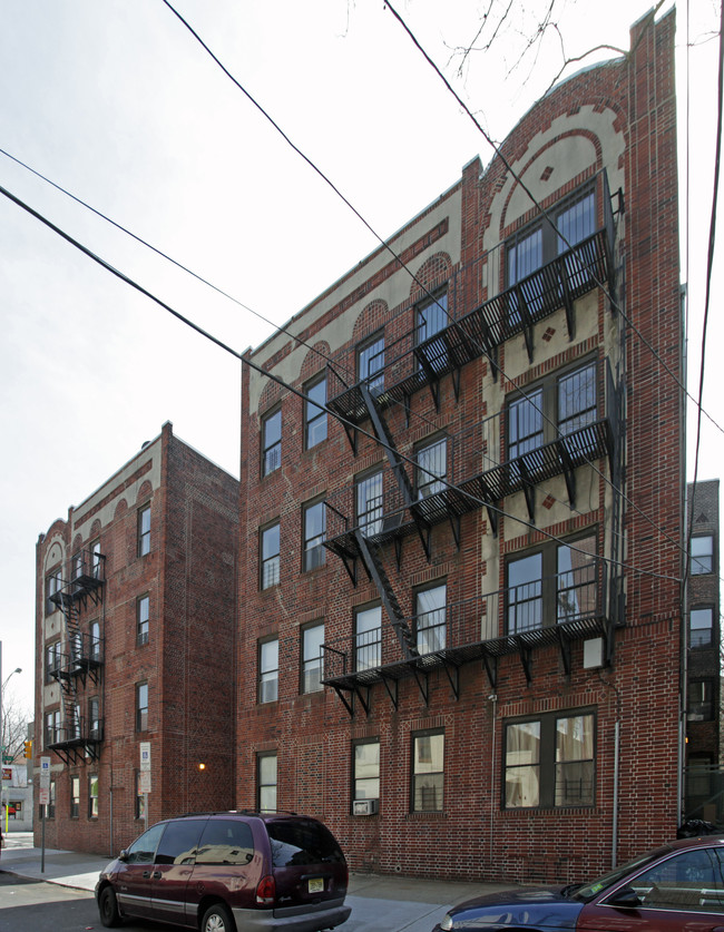 117 Wade St in Jersey City, NJ - Building Photo - Building Photo