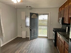 2002 Ontario Cir in Fort Wayne, IN - Building Photo - Building Photo