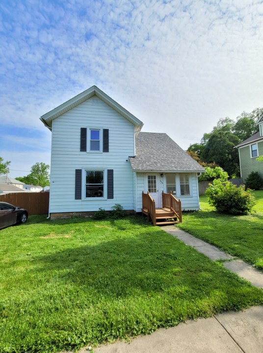 206 W Mississippi St in Elwood, IL - Building Photo