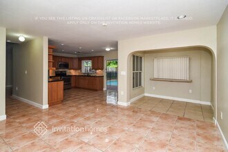 1121 NW 129th Pl in Miami, FL - Building Photo - Building Photo