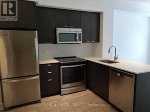 30 Roehampton Ave in Toronto, ON - Building Photo - Building Photo