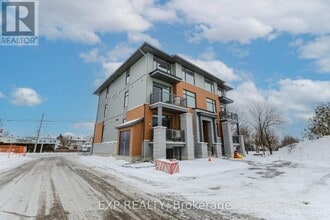 2730 Cedarview Rd in Ottawa, ON - Building Photo - Building Photo