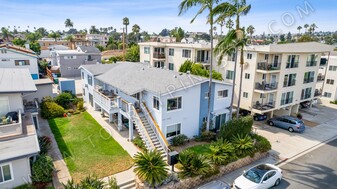 4078 1/2 Crown Point Dr in San Diego, CA - Building Photo