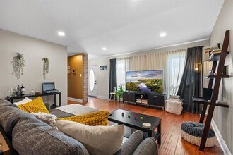9009 N Plaza in Austin, TX - Building Photo - Building Photo