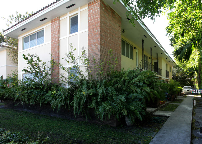 414 Valencia Ave in Coral Gables, FL - Foto de edificio - Building Photo