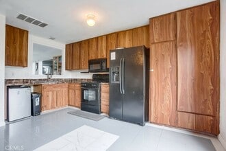 902 S Downey Pl in Anaheim, CA - Building Photo - Building Photo