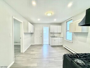 46 Hawkins St in Newark, NJ - Building Photo - Building Photo