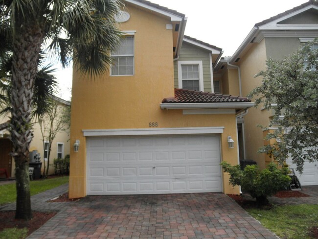 property at 888 Pipers Cay Dr