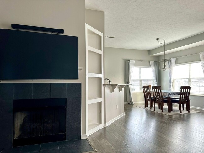 property at 3225 Rossmore Cir