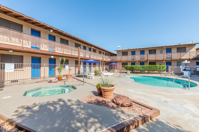 La Petite Chateau Apartments in Mesa, AZ - Building Photo - Building Photo