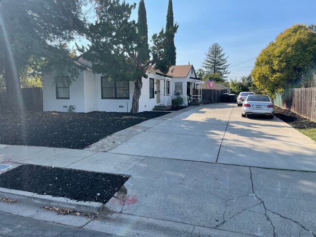 2377 Gibson St in Sacramento, CA - Foto de edificio - Building Photo