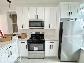956 N Winchester Ave, Unit 2W in Chicago, IL - Foto de edificio - Building Photo