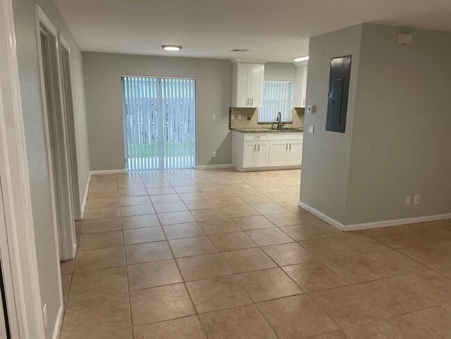 2725 Prairie Ln in West Palm Beach, FL - Building Photo - Building Photo