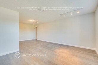 6241 Cranberry Ln E in Jacksonville, FL - Foto de edificio - Building Photo