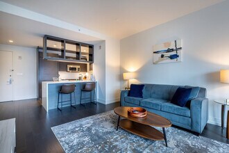 555 10th Ave, Unit SI FL50-ID1504766P in New York, NY - Foto de edificio - Building Photo