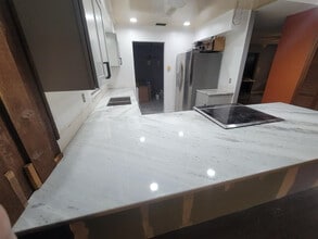 1317 N Shangri-La Dr in Daytona Beach, FL - Foto de edificio - Building Photo